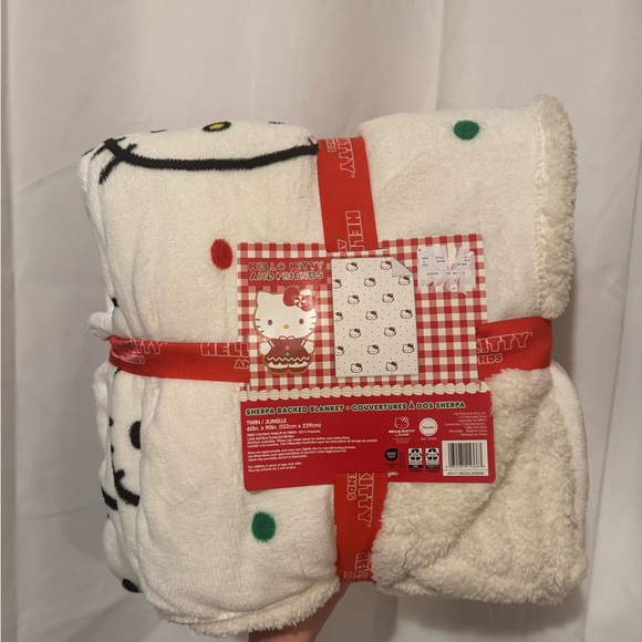 Hello kitty sherpa blanket - Picture 3 of 3